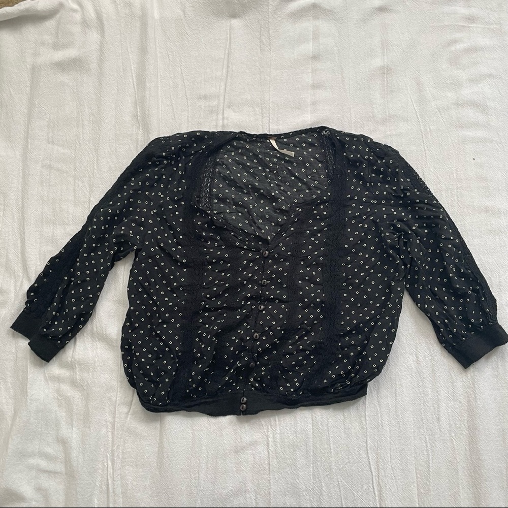 Cropped black shirt